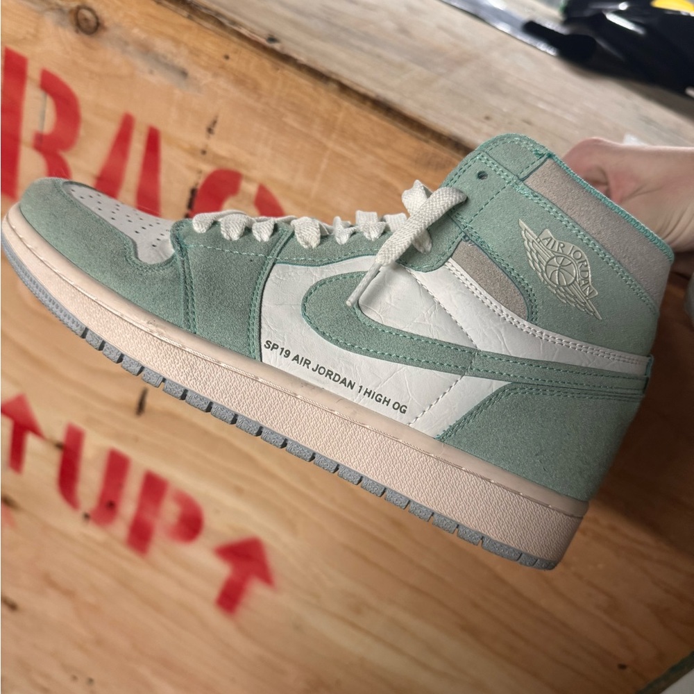 Women’s air Jordan 1 retro high og turbo green
